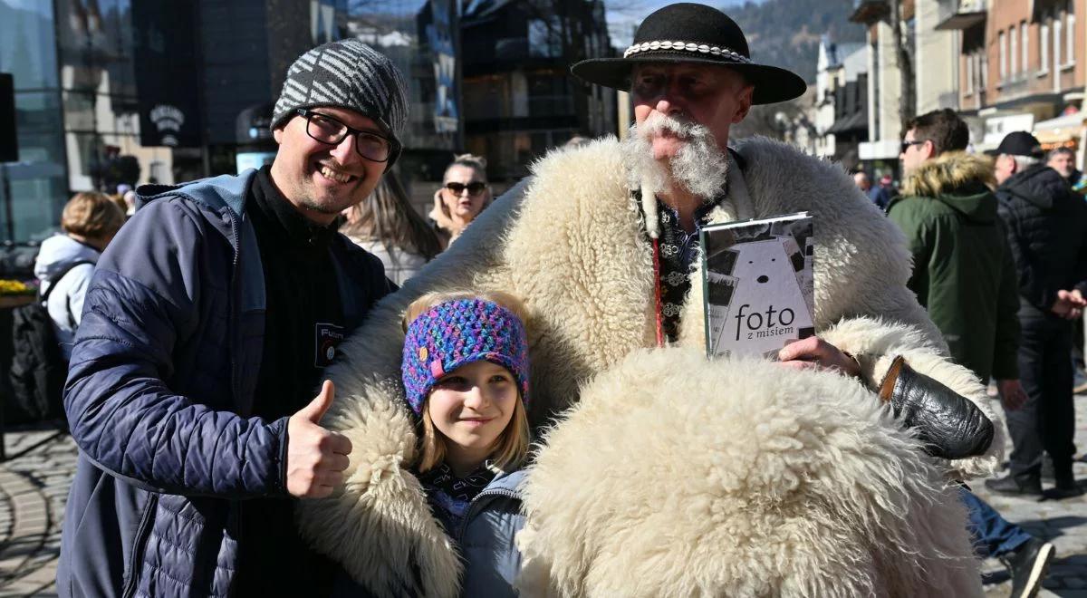 Zakopane. Prawdziwy Biały Miś dziedzictwem kulturowym. "Chcemy, by na Krupówkach było mniej tandety"