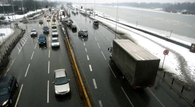 170 solarek w akcji. Drogowcy walczą z zimą