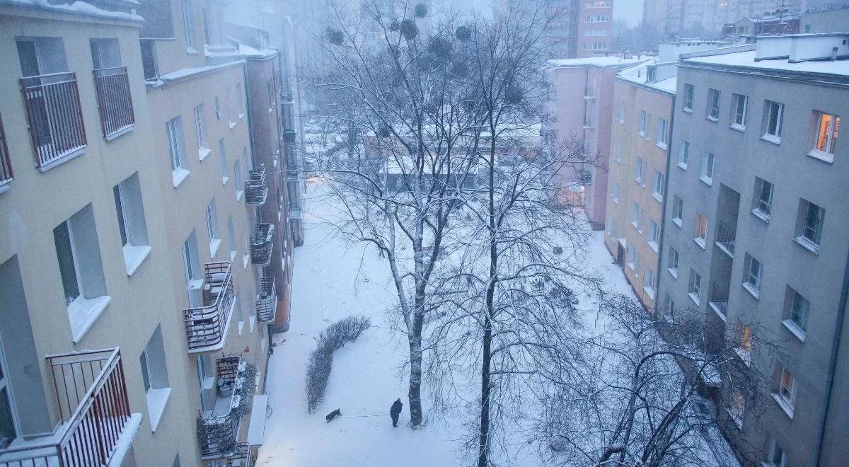 Czwartek będzie pochmurny. Synoptycy przewidują deszcz, deszcz ze śniegiem i poranne mgły