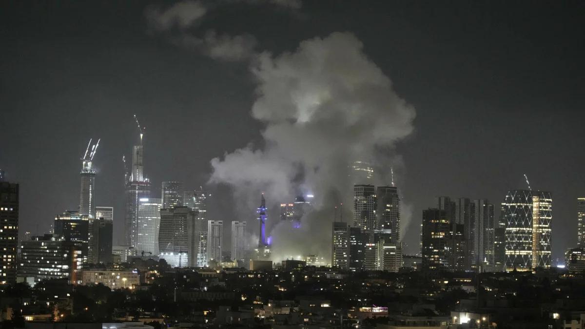 Iran wystrzelił setki rakiet balistycznych. Słychać wybuchy w Tel Awiwie
