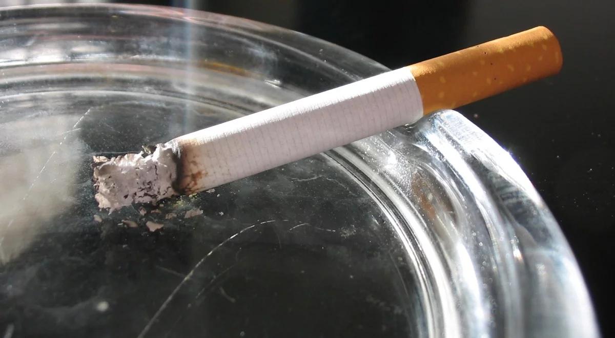 Wielka Brytania: zakaz eksponowania papierosów w sklepach 