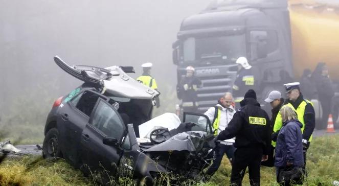 Tragedia na krajowej 24: trzy osoby zginęły