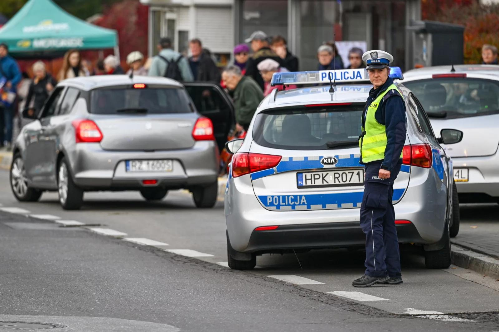 Wszystkich Świętych. Sprawdź utrudnienia ruchy przy cmentarzach