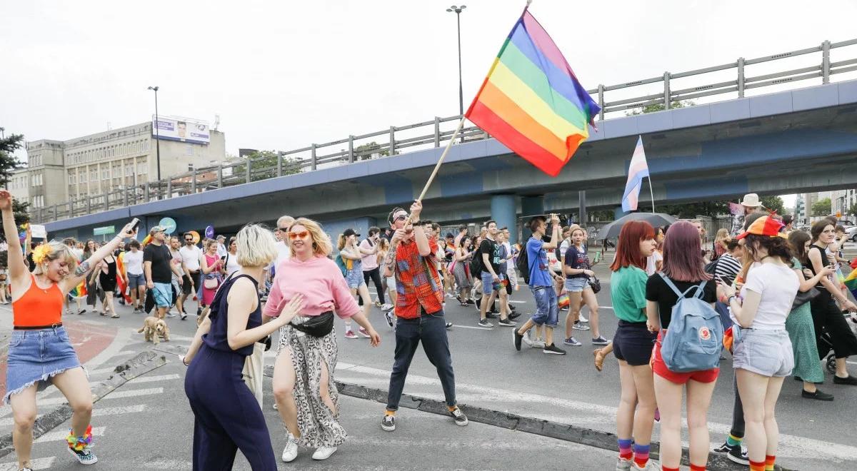 "Rozumiem wolność słowa, ale są pewne świętości". Rzecznik PO o profanacji pomników