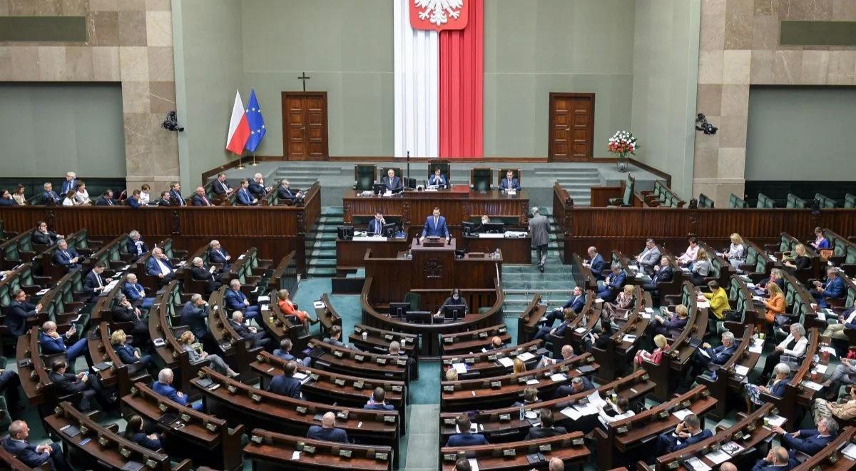 Poparcie dla Zjednoczonej Prawicy na stałym, wysokim poziomie. Nowy sondaż