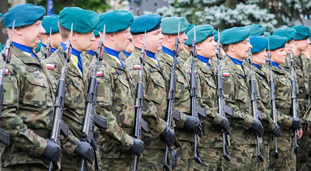 Żołnierze Wojsk Obrony Terytorialnej z patentami oficerskimi. Ukończyli kurs Agrykola