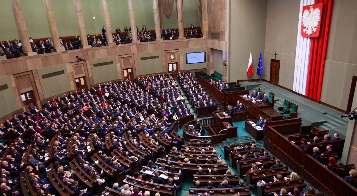 PiS liderem, wzrost notowań ugrupowania Hołowni. Zobacz nowy sondaż CBOS