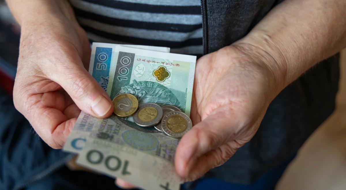 Pół miliona seniorów bez 13. i 14. emerytury? "Tylko do tego dopłacamy"