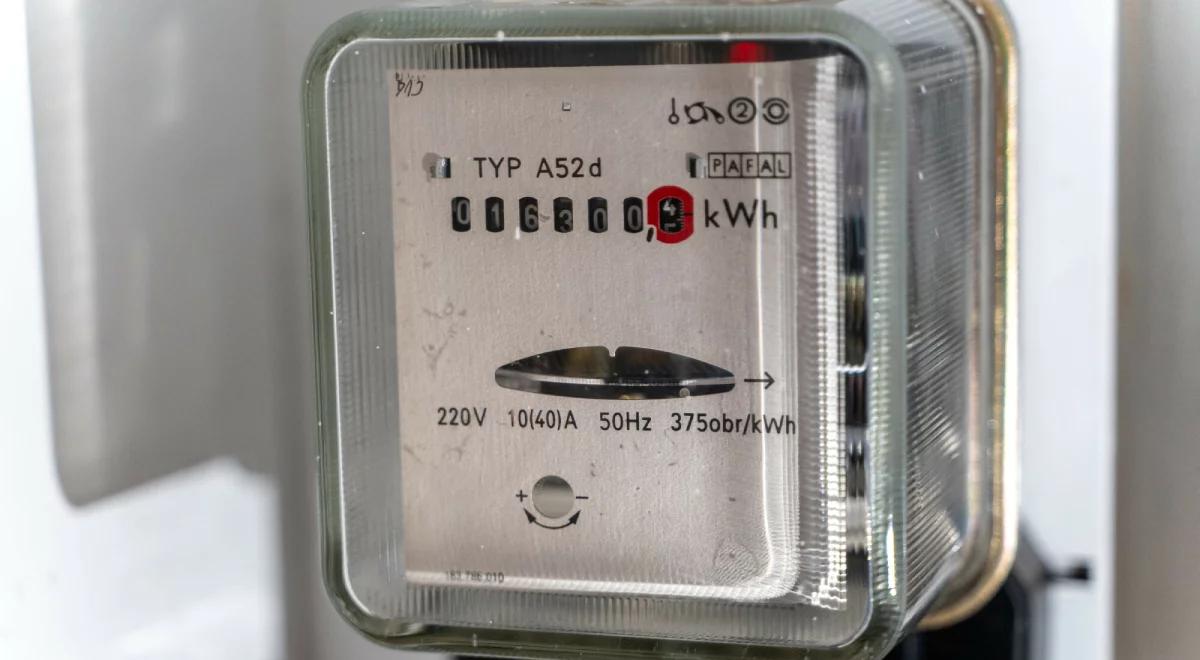 Odłączaj z prądu na noc. Zmniejszysz rachunki za energię