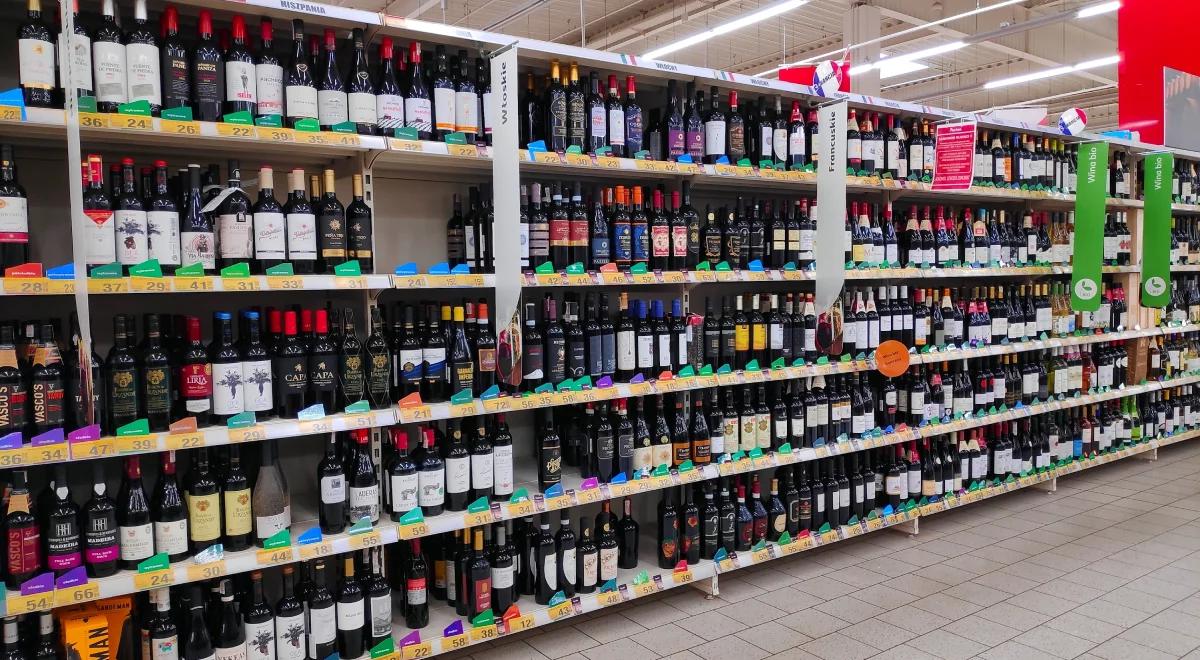 Zakaz nocnej sprzedaży alkoholu? Niemal tylu zwolenników, co przeciwników