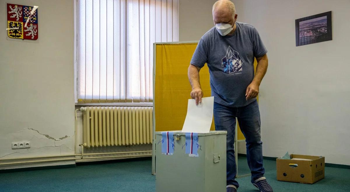 Czesi wybierają posłów. Zakończył się pierwszy dzień głosowania