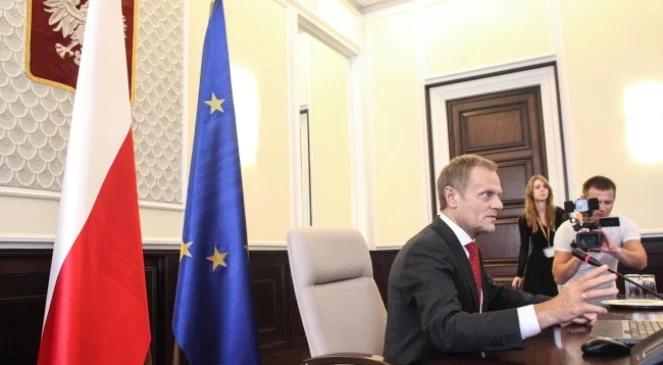 Tusk chce zakazu finansowania partii z budżetu. Broni boiska i garniturów