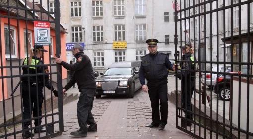 Atak w biurze PiS: zginęła jedna osoba