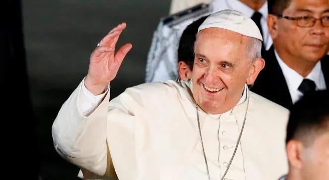 Papież na Filipinach. Media: gwiazda rocka kościoła katolickiego