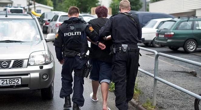 Norweska policja: na wyspie Utoya zatrzymano mężczyznę z nożem