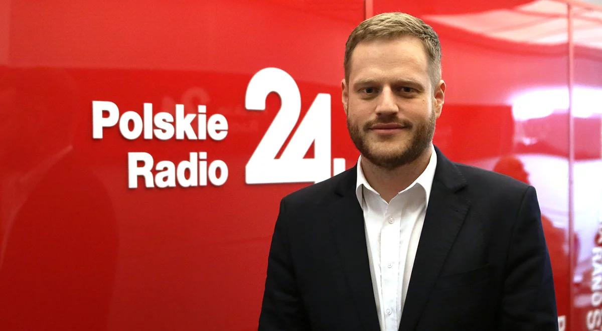 "Trzeba działać transparentnie". Janusz Cieszyński o walce z białoruską propagandą