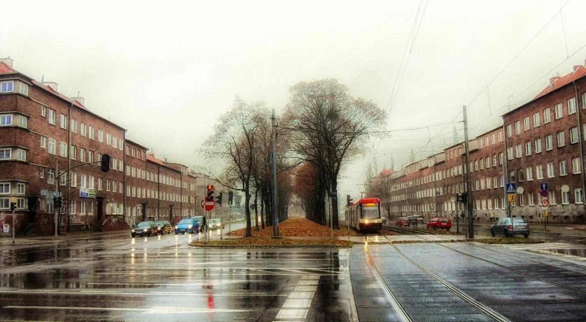 W całej Polsce deszczowo i chłodno. Więcej przejaśnień w sobotę