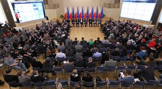 Tusk podczas debaty: rząd sobie nie poradził