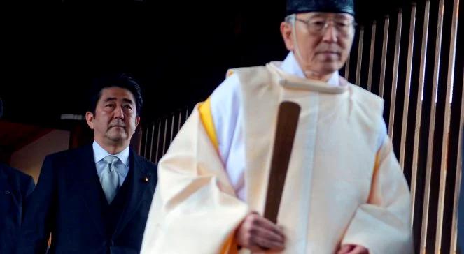 Chiny oburzone bo premier Japonii odwiedził świątynię 