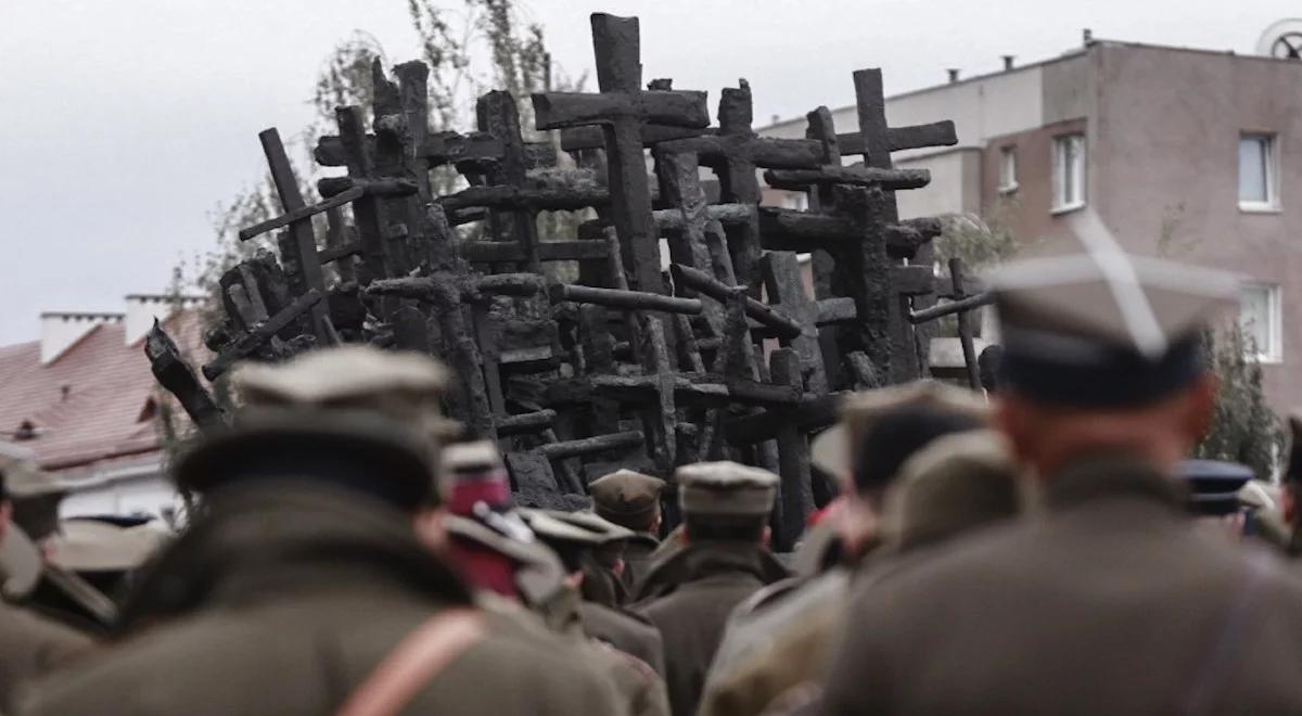 Warszawiacy upamiętnili zamordowanych polskich oficerów. Przeszedł 14. Katyński Marsz Cieni