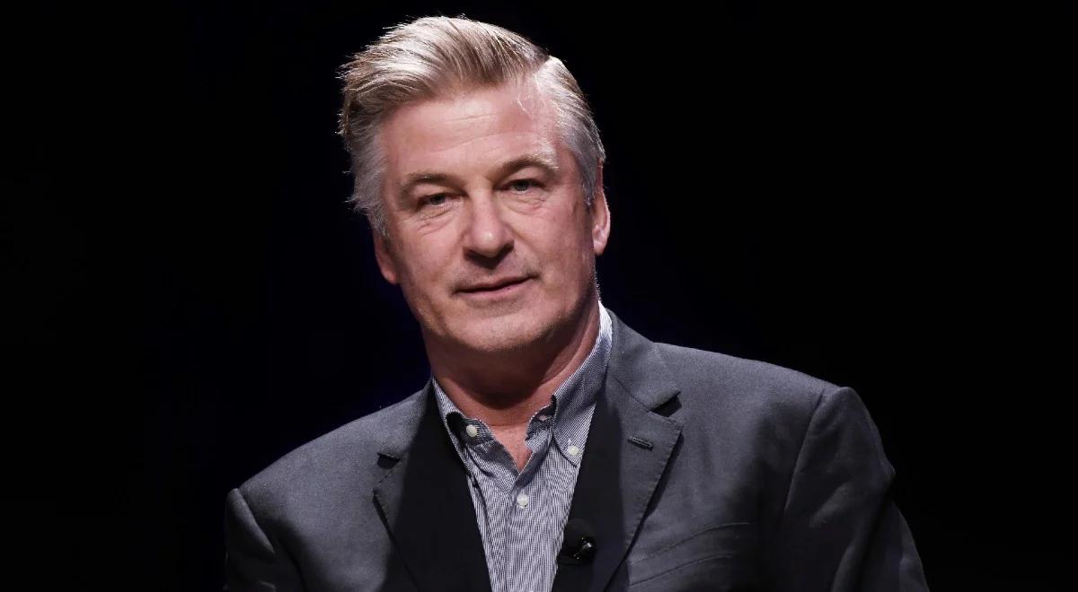 "Nie ma słów, by wyrazić mój szok i smutek". Alec Baldwin po tragedii na planie filmowym