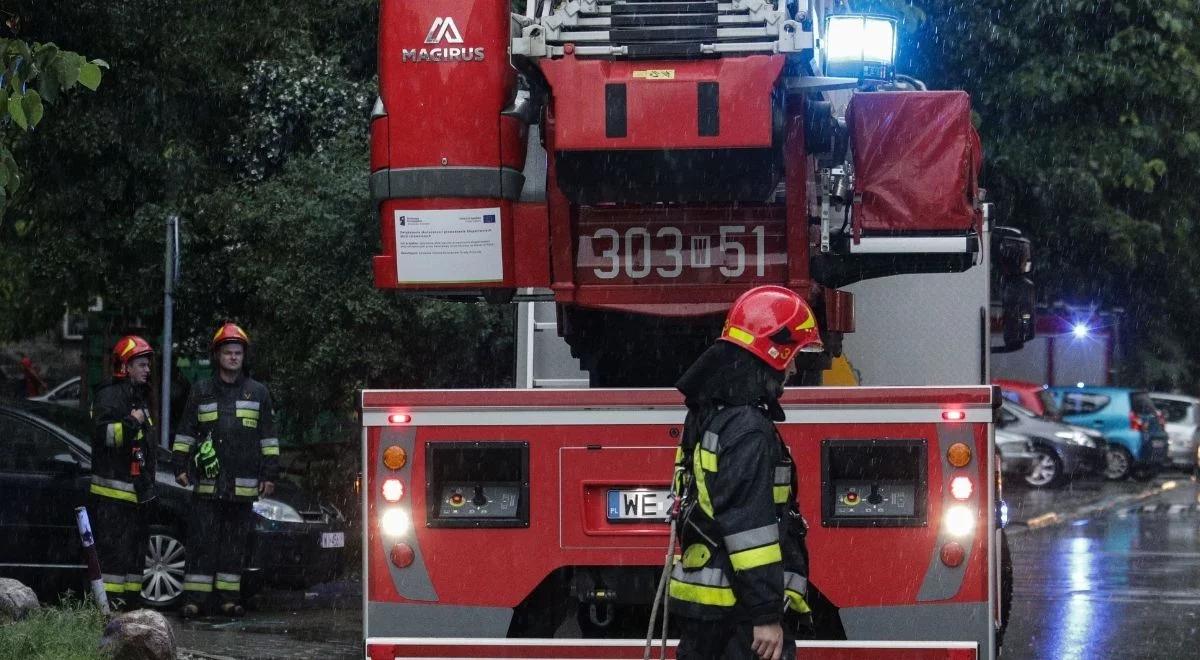 Straż pożarna: 100 interwencji na Mazowszu w związku z frontem burzowym