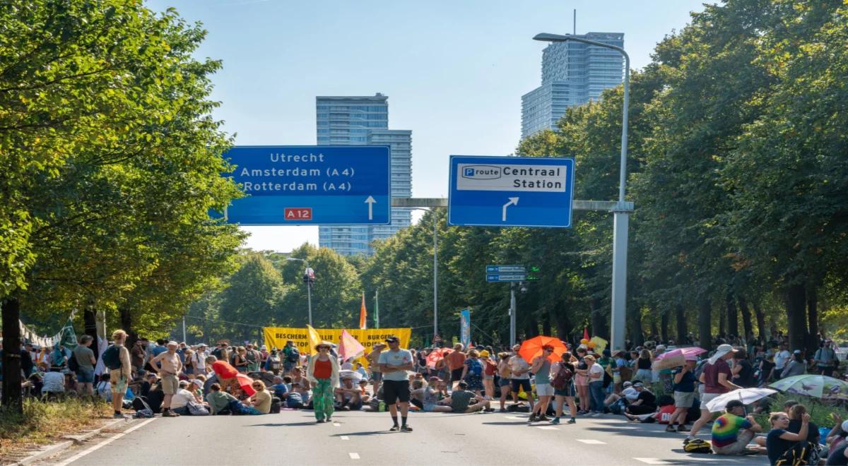 Ekoaktywiści wstrzymują blokady dróg w Holandii. Parlament zajął się wnioskiem o zawieszenie ulg podatkowych
