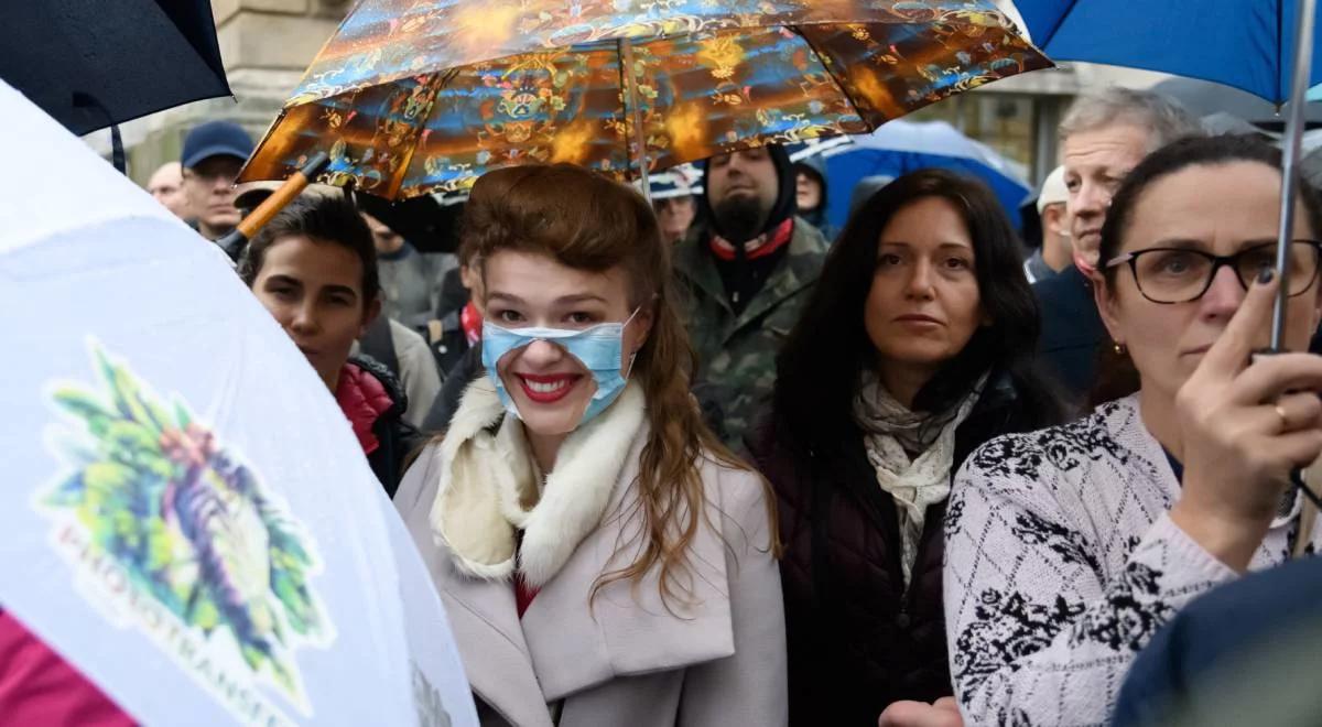 "Zawsze jest pewna grupa osób kwestionujących wiedzę". Publicysta o protestach antymaseczkowców