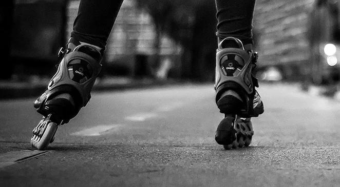 Nightskating: radość z jazdy na rolkach