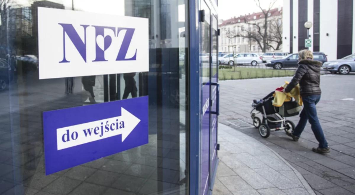 Pacjenta z COVID-19 odesłano z pięciu placówek. NFZ przygotowuje raport na temat nieprawidłowości