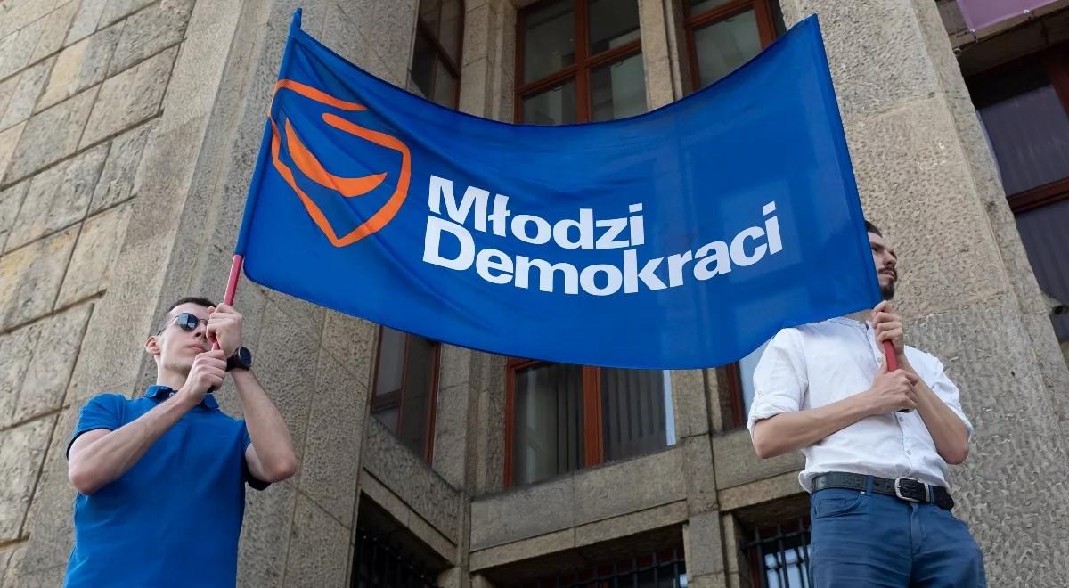 "Okazujemy się tanią siłą roboczą". Rozgoryczenie i strach w młodzieżówce PO