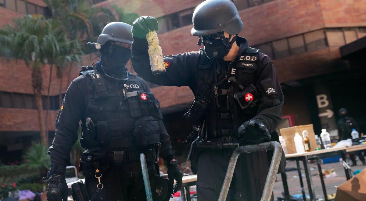 Hongkong: policja weszła na kampus PolyU. Szukają m.in. ładunków wybuchowych i ludzi