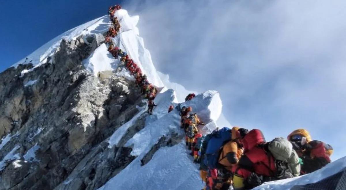 Mount Everest 2024. Za czym kolejka ta stoi? Na Everest z workiem na odchody: całkowicie mnie upokorzył