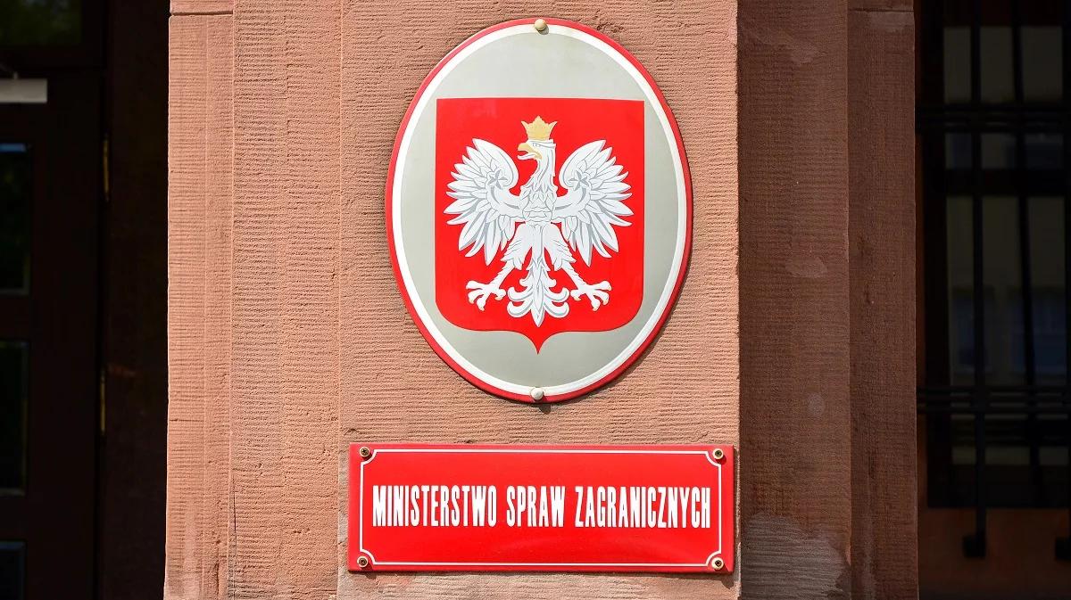 "Rażące naruszenie prawa". MSZ oczekuje niezwłocznego przywrócenia tablic katyńskich w Twerze