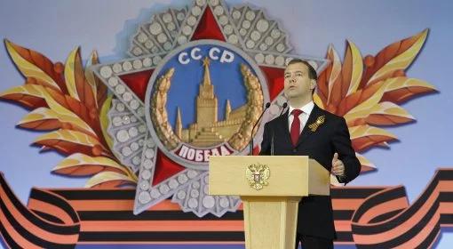 Miedwiediew skrytykował rząd Putina. Premier był nieobecny