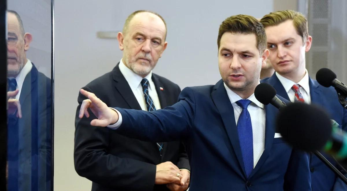 Patryk Jaki ws. uruchomienia przez KE art. 7: ci ludzie narażają się na śmieszność