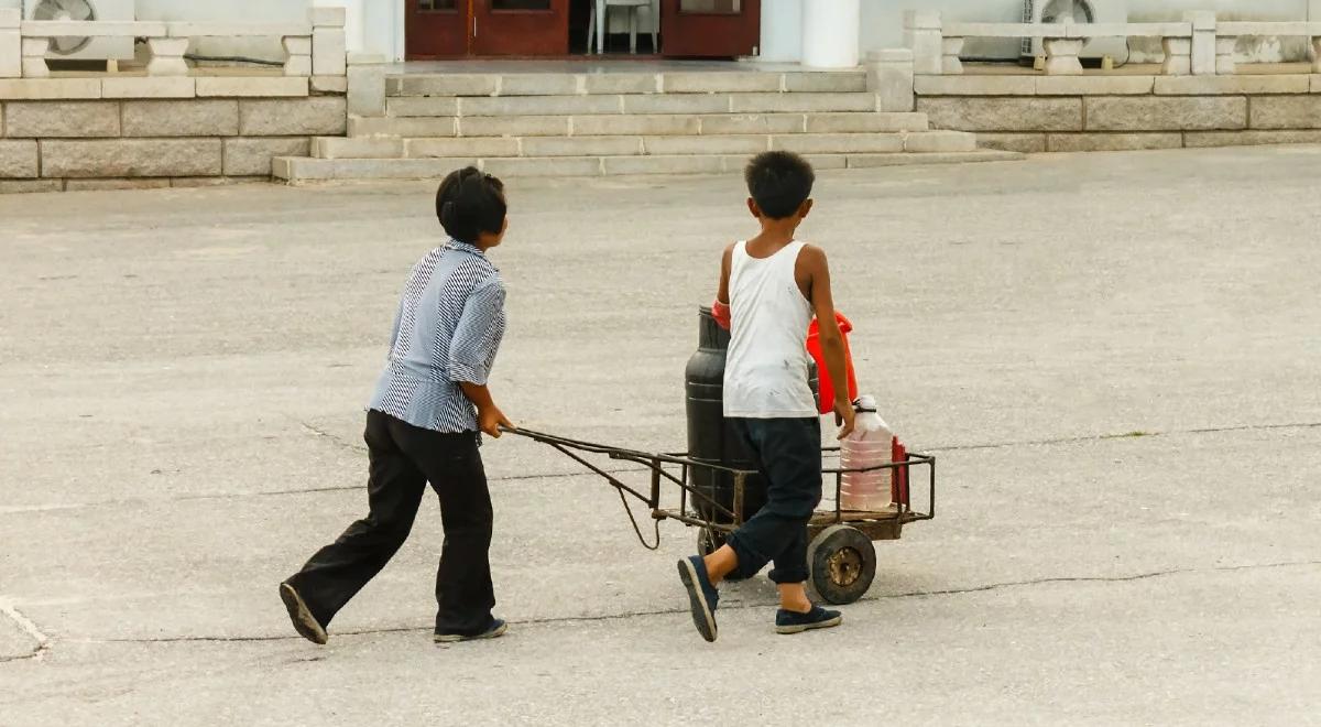 Korea Płn. przyznaje się do pracy dzieci w kopalniach. Pracują dla państwa "kierując się mądrością i odwagą"