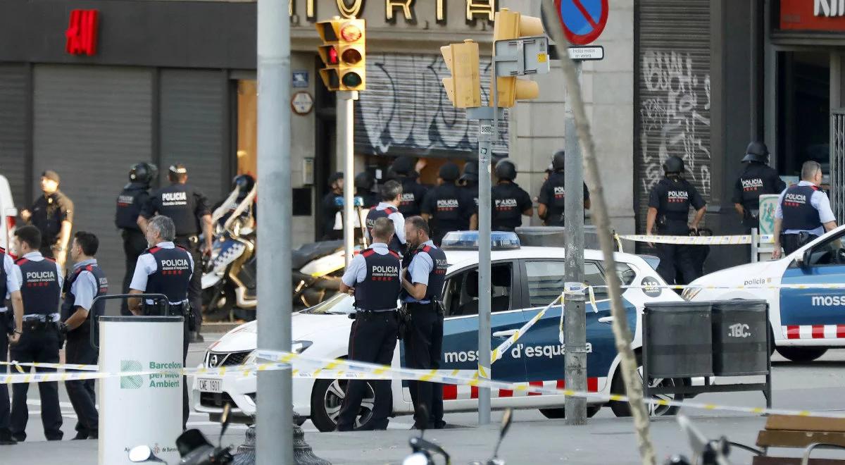 Terroryzm znów uderzył w Hiszpanię. Świadek zamachu: rozjeżdżał wszystkich po drodze