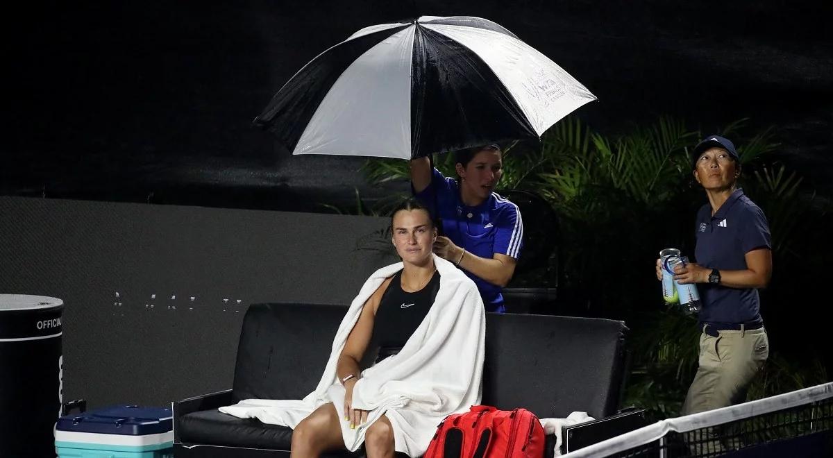 WTA Finals: deszcz i wiatr przerwały starcie Sabalenki z Rybakiną. Co z meczem Świątek?