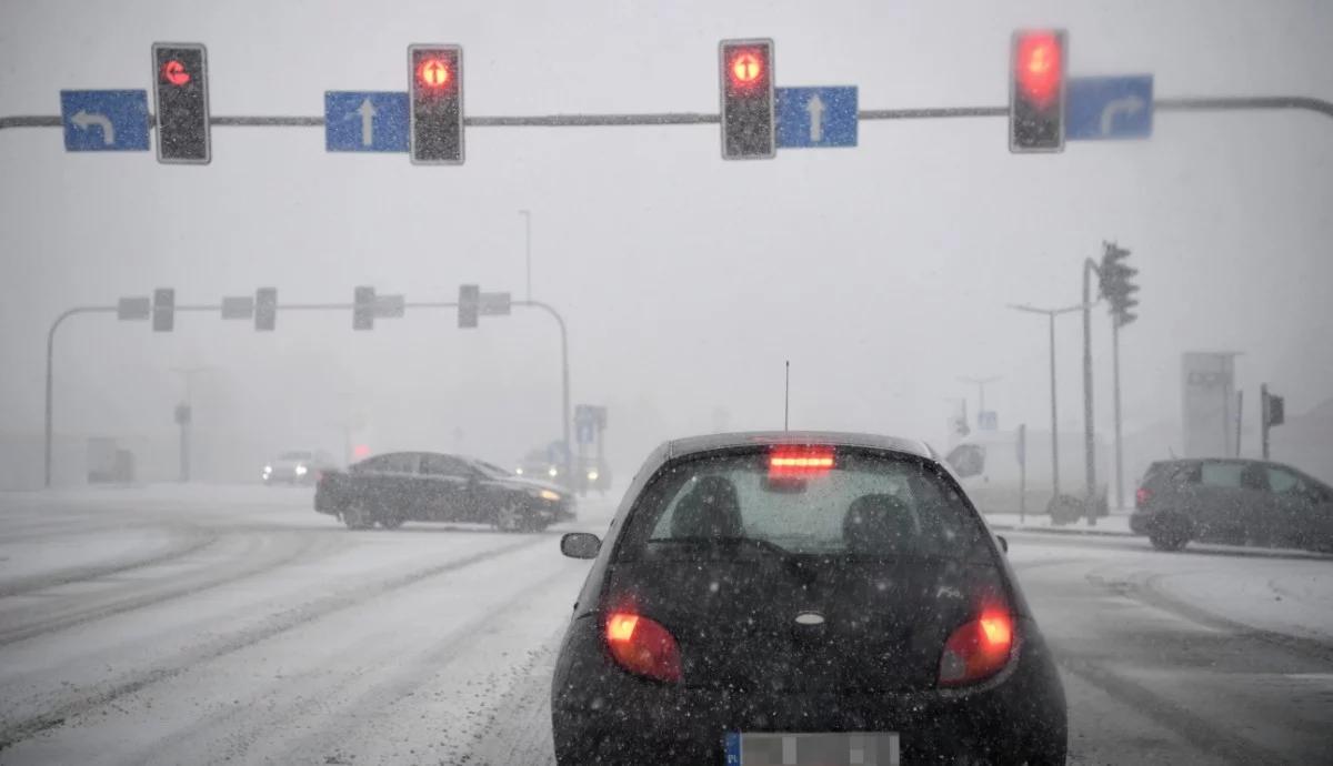 Uwaga na zawieje i zamiecie śnieżne. IMGW wydał ostrzeżenia