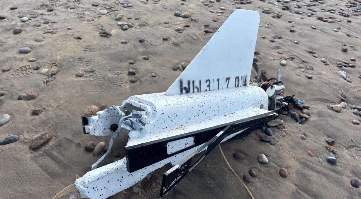 Rosyjski dron wyrzucony na brzeg w Łotwie. Wezwano saperów
