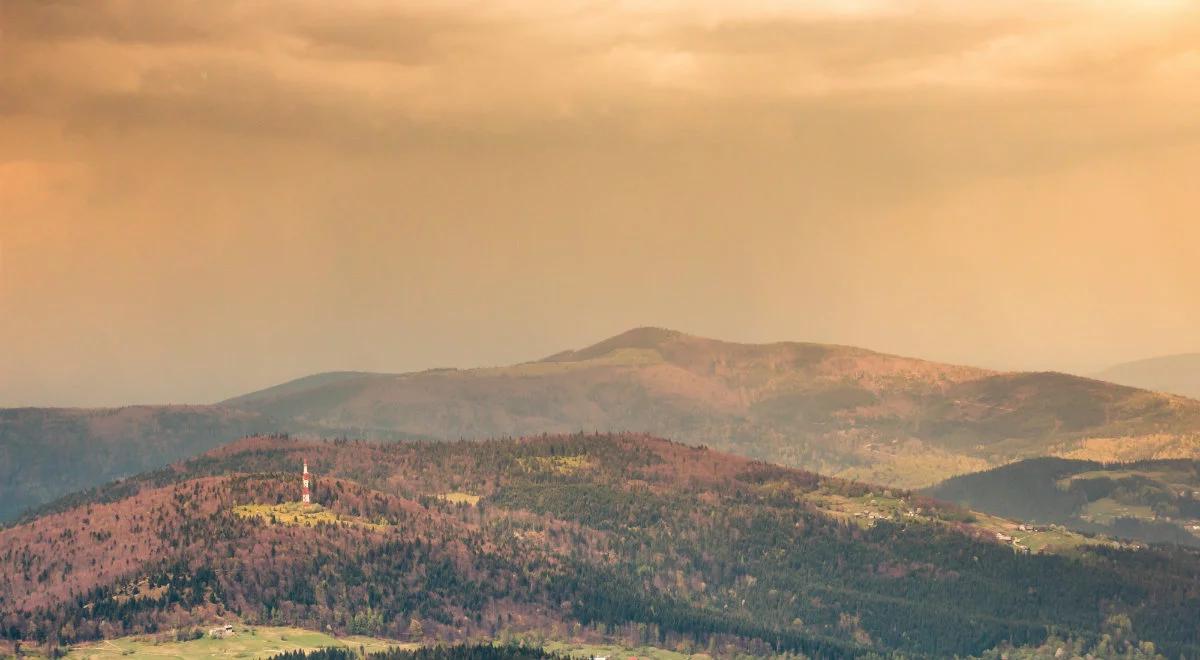 Saharyjski pył nad Polską. IMGW: uwaga, zamiecie piaskowe