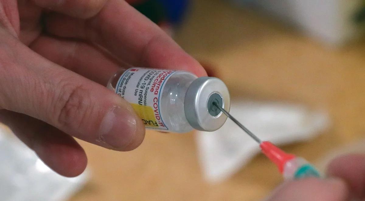 Mechanizm zamawiania, brak dostępu do umów z koncernami. PE debatował nt. szczepionek