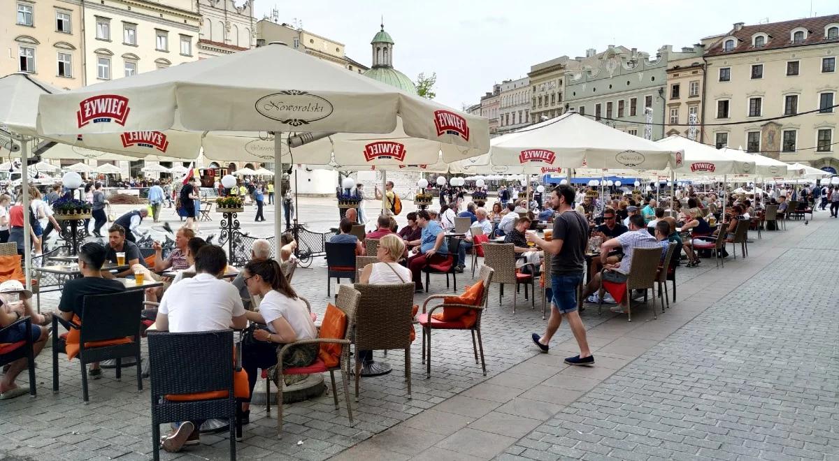 Dr Sutkowski: niestety prowadzimy propandemiczny styl życia i lekceważymy wirusa