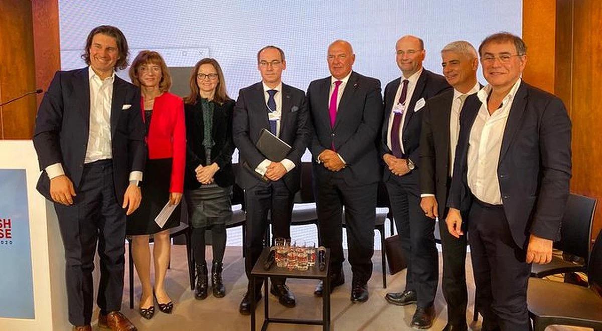 Debata w Domu Polskim w Davos: gotówka zniknie, zastąpią ją dane cyfrowe