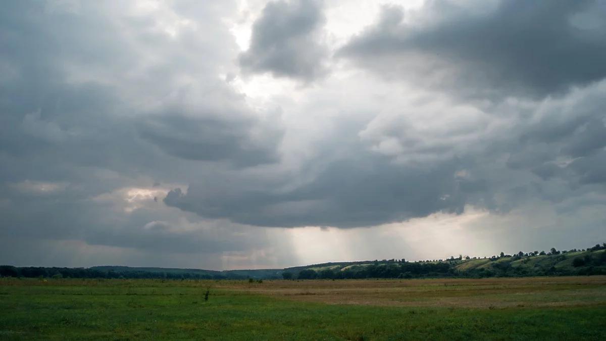 Odczuwalne ochłodzenie. Na zachodzie kraju nawet poniżej 20 stopni i burze