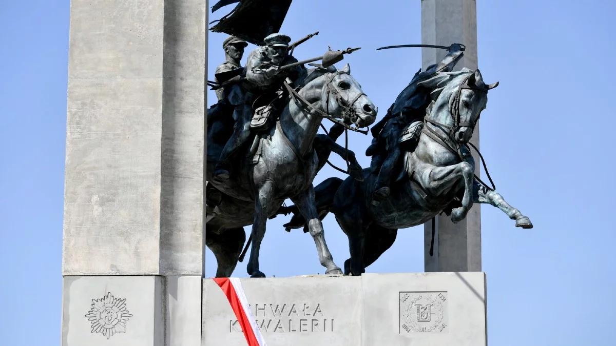 Odsłonięcie pomnika Chwały Kawalerii i Artylerii Konnej. Marszałek Sejmu: polska jazda ocaliła naszą suwerenność