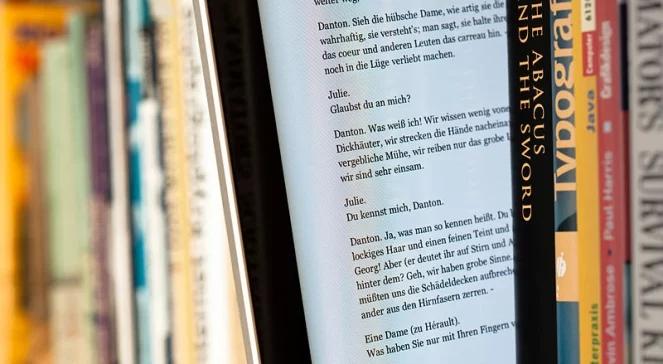 Mózg pracuje tak samo przy czytaniu ebooków i zwykłych książek