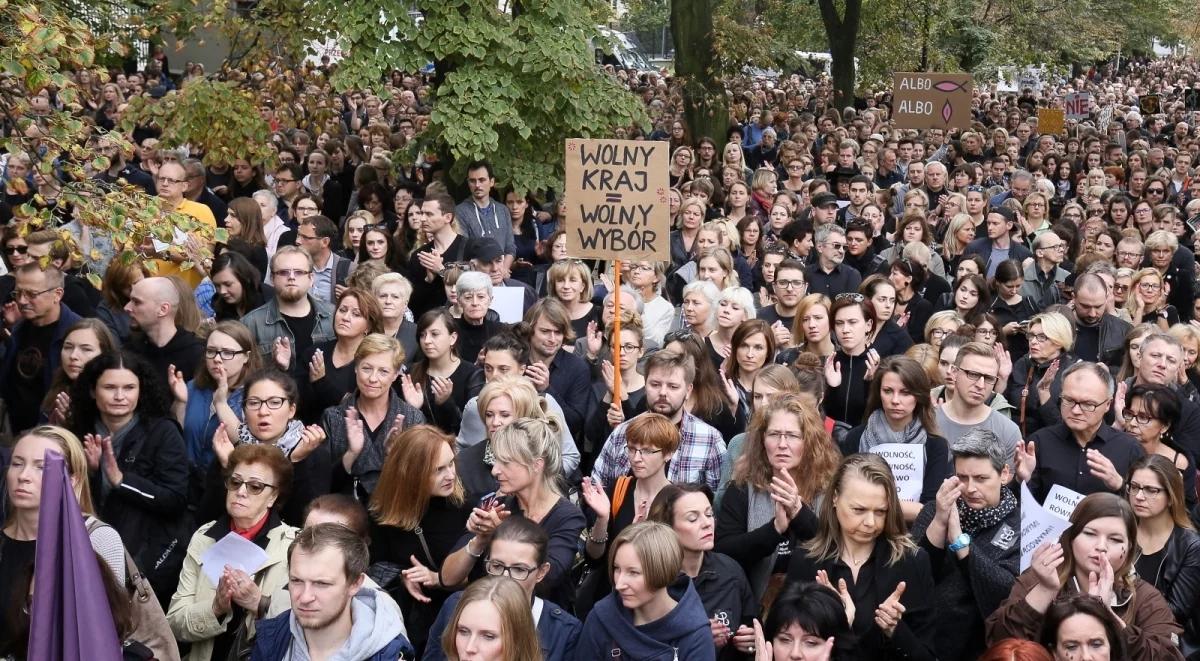 "Moje ciało, moja sprawa". Protest przed Sejmem ws. prawa aborcyjnego