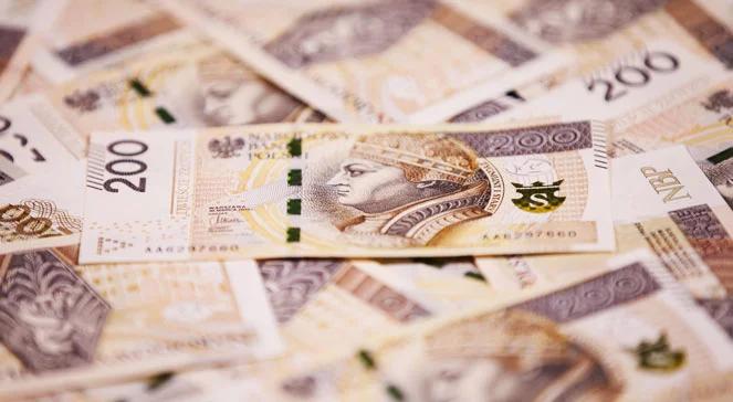 Nieprawidłowości w PLL LOT w latach 2000-13. Z kasy spółki wypłynęły 4 mld zł